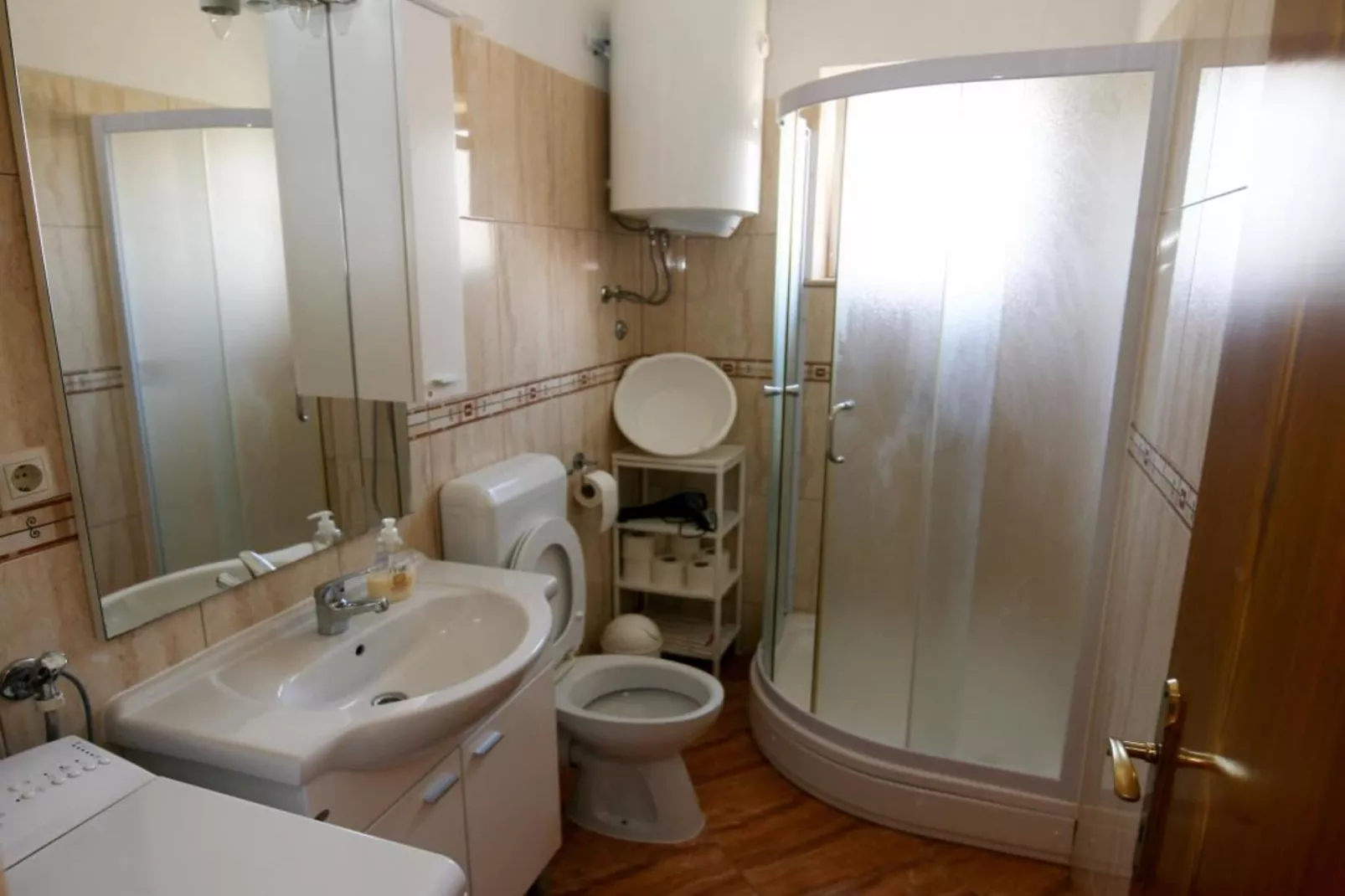 Spacious Beachfront Apartment Ciovo - Four Bedroom Apartment with Sea View - Bathroom