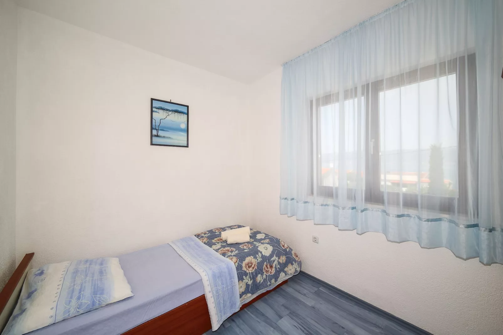 Cozy Beachfront Holiday Home Slatine - Five Bedroom Holiday Home with Terrace and Sea View - Bedroom