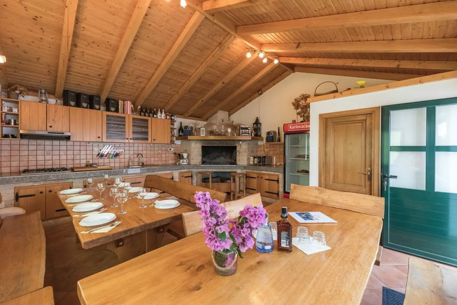 Relaxing Holiday Home with Pool, Fitness Area, and Entertainment Facilities - Six Bedroom Holiday Home - Esszimmer