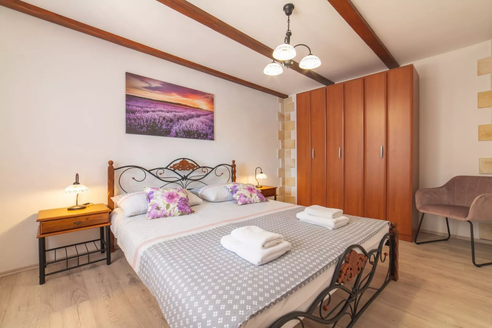 Serene Retreat Holiday Home with Pool - Two Bedroom Holiday Home with Pool - Schlafzimmer