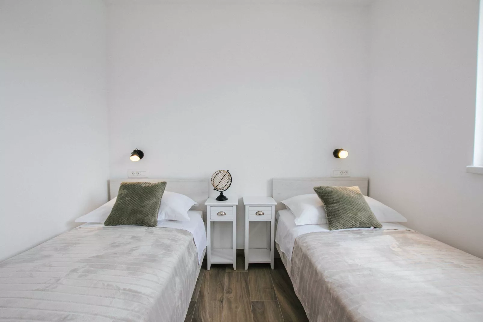Spacious Luxury Trogir Apartments - Classic Two Bedroom Apartment (Coral) - Bedroom