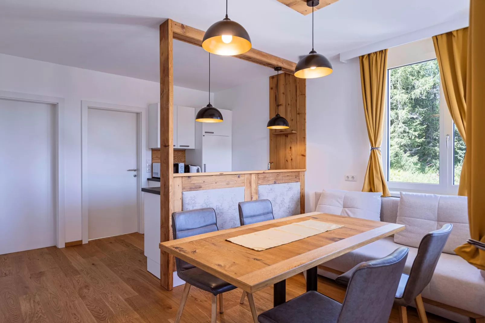 Turrach Lodges 4-Dining room