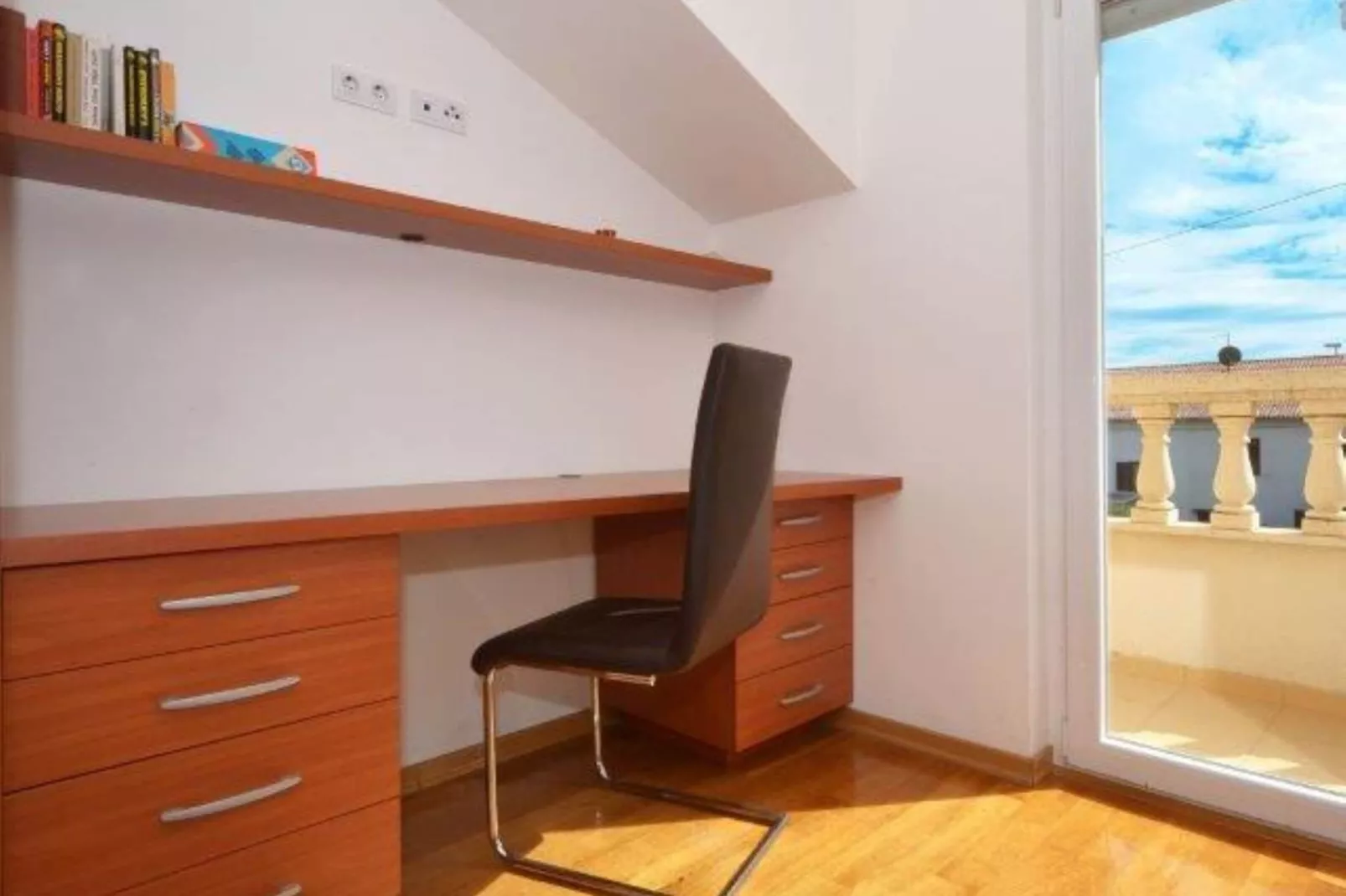 Bright Kaštela Apartment with Balcony and Private Parking - Two Bedroom Apartment - Schlafzimmer