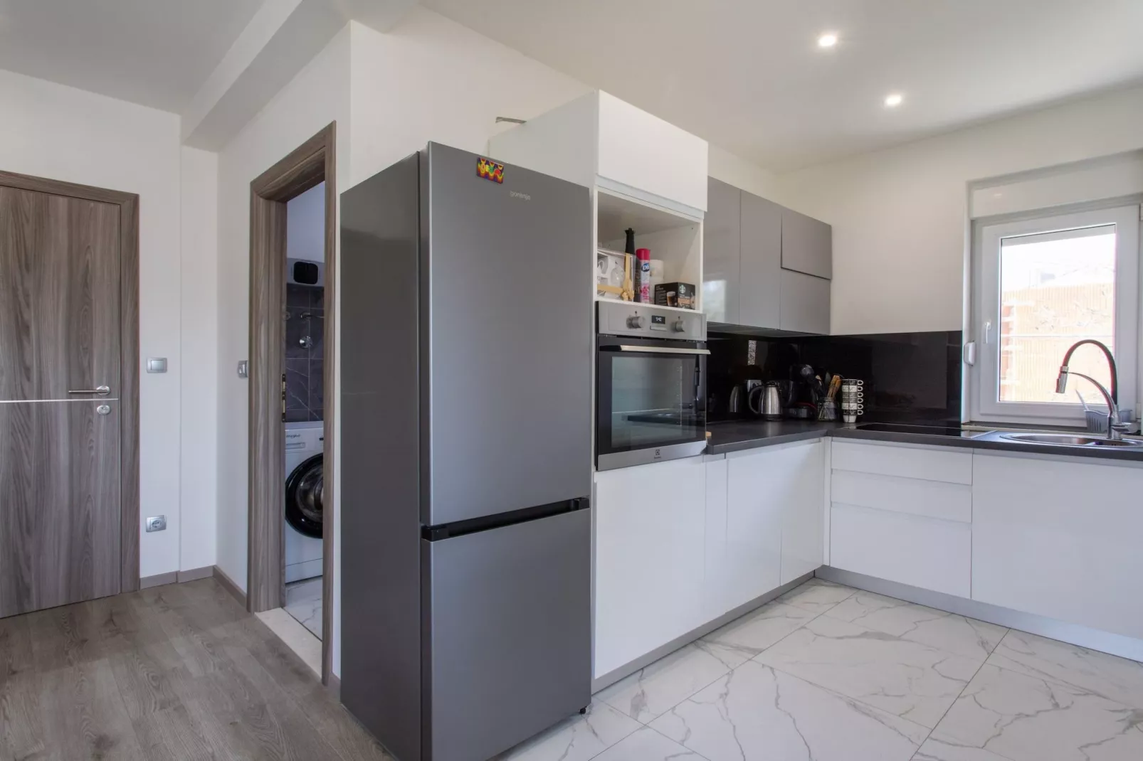 Trendy and Chic Apartment with Terrace and Private Garden - One Bedroom Apartment - Küche