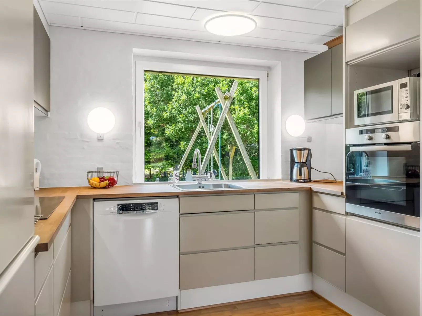 "Ebon" -  from the sea - Inside