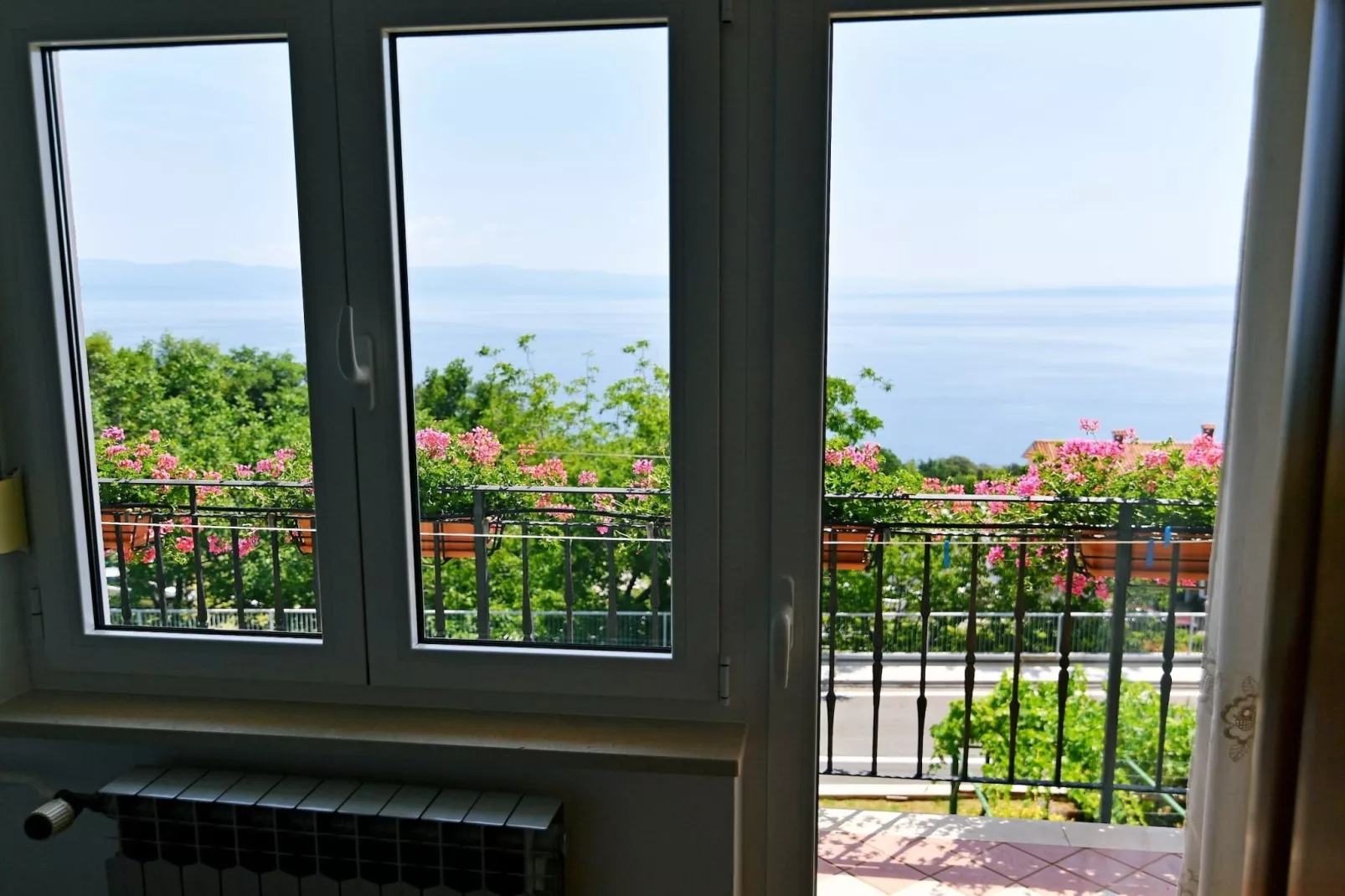 Scenic Retreat Rooms and Family Apartments - Double Room with Balcony 1 - Terrasse/Balkon