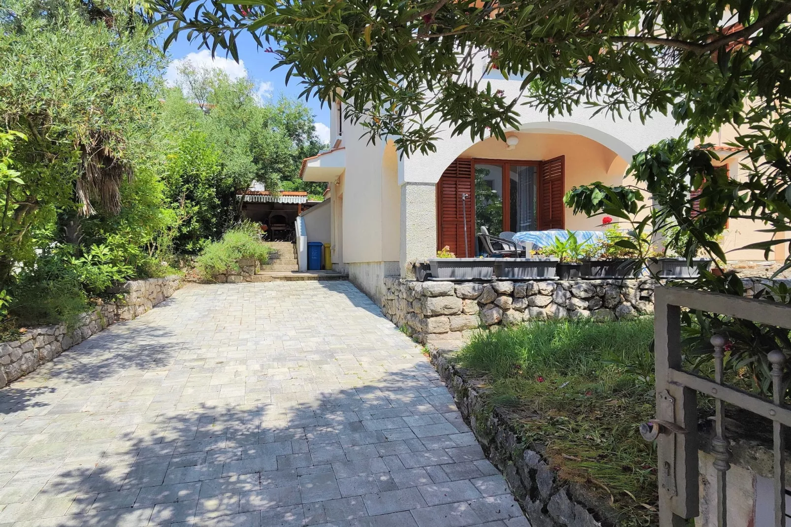 Comfortable Crikvenica Stay with Private Parking - One Bedroom Apartment - Im Freien