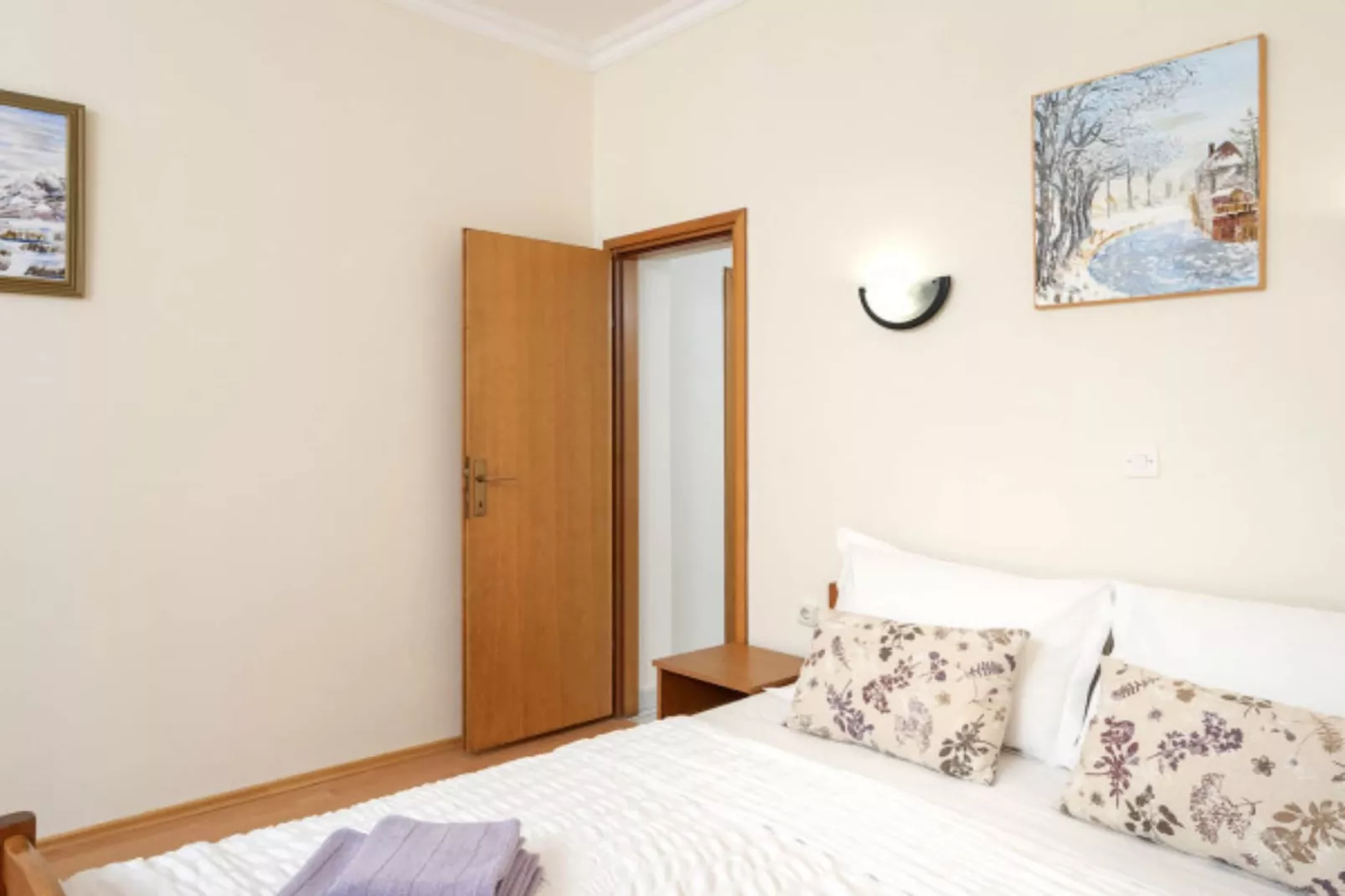 Studio (A2) - Bedroom