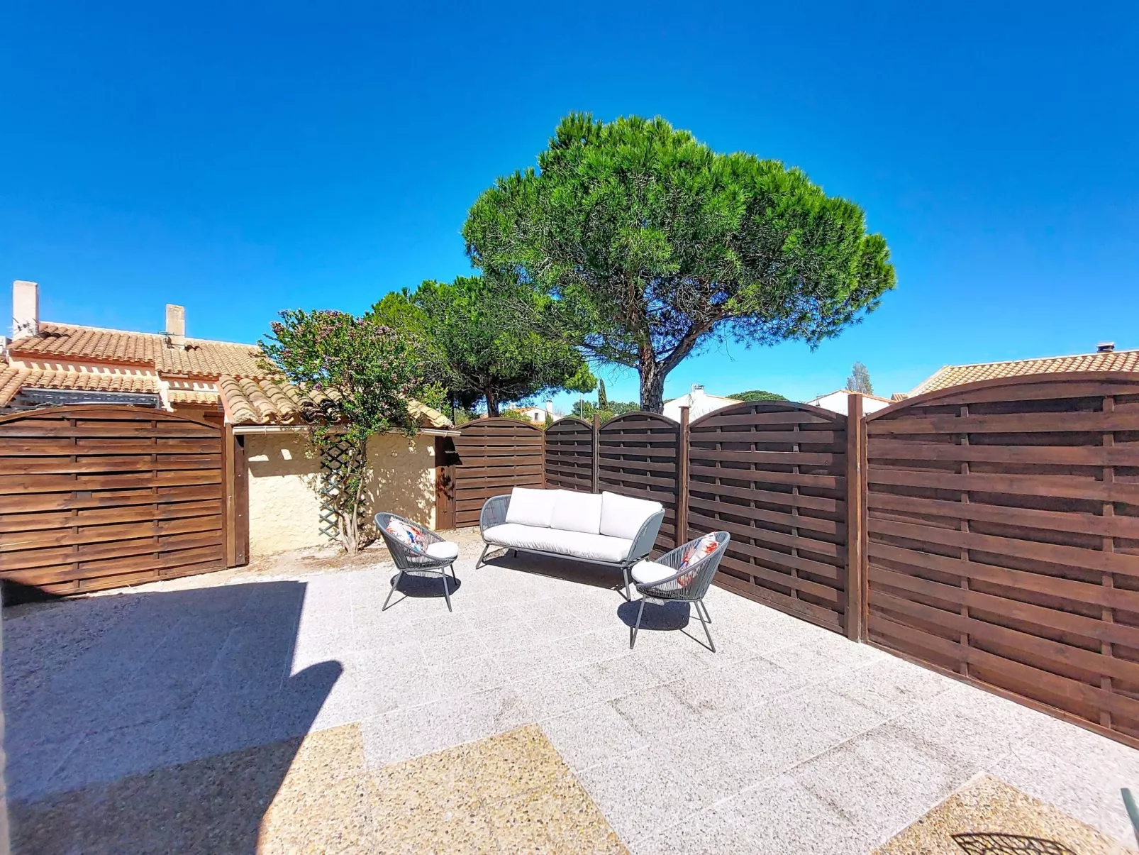 Le Mas des Oliviers - Outside