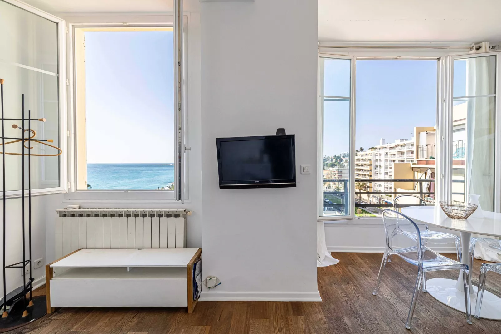 EM-211-ANGLAIS - Non tagué