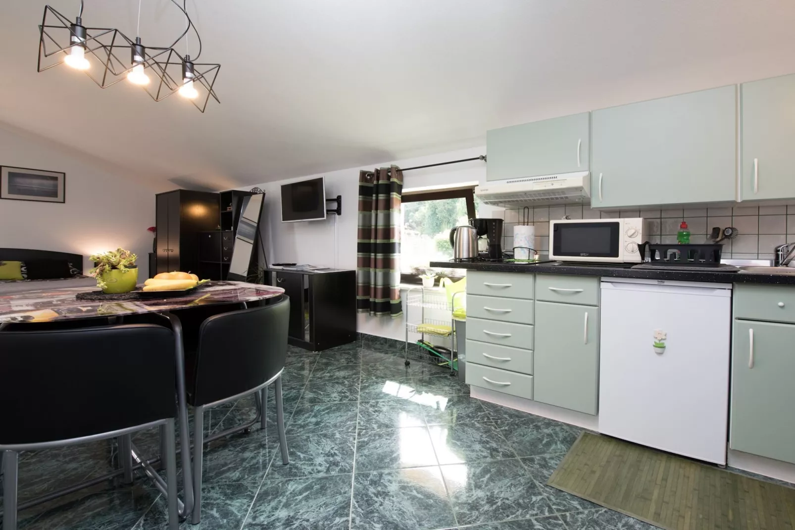 Stylish Lovran Sea View Apartments - Studio Apartment with Balcony and Sea View - Cuisine