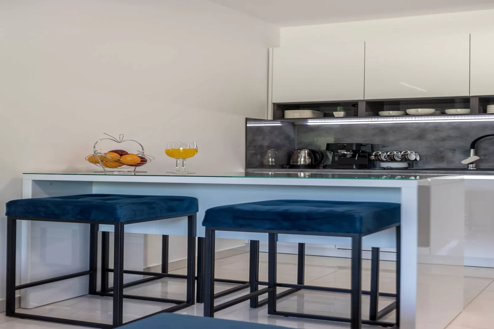 Scenic Kastel Luksic Apartments - One Bedroom Apartment (owner sjever manji) - Cuisine