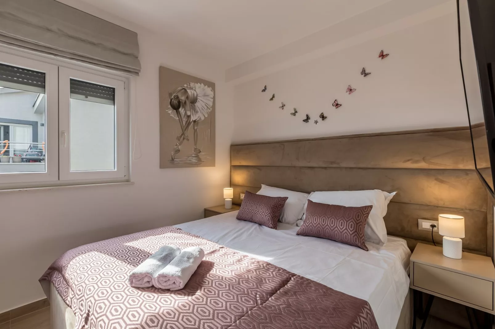 Scenic Kastel Luksic Apartments - Three Bedroom Apartment - Bedroom