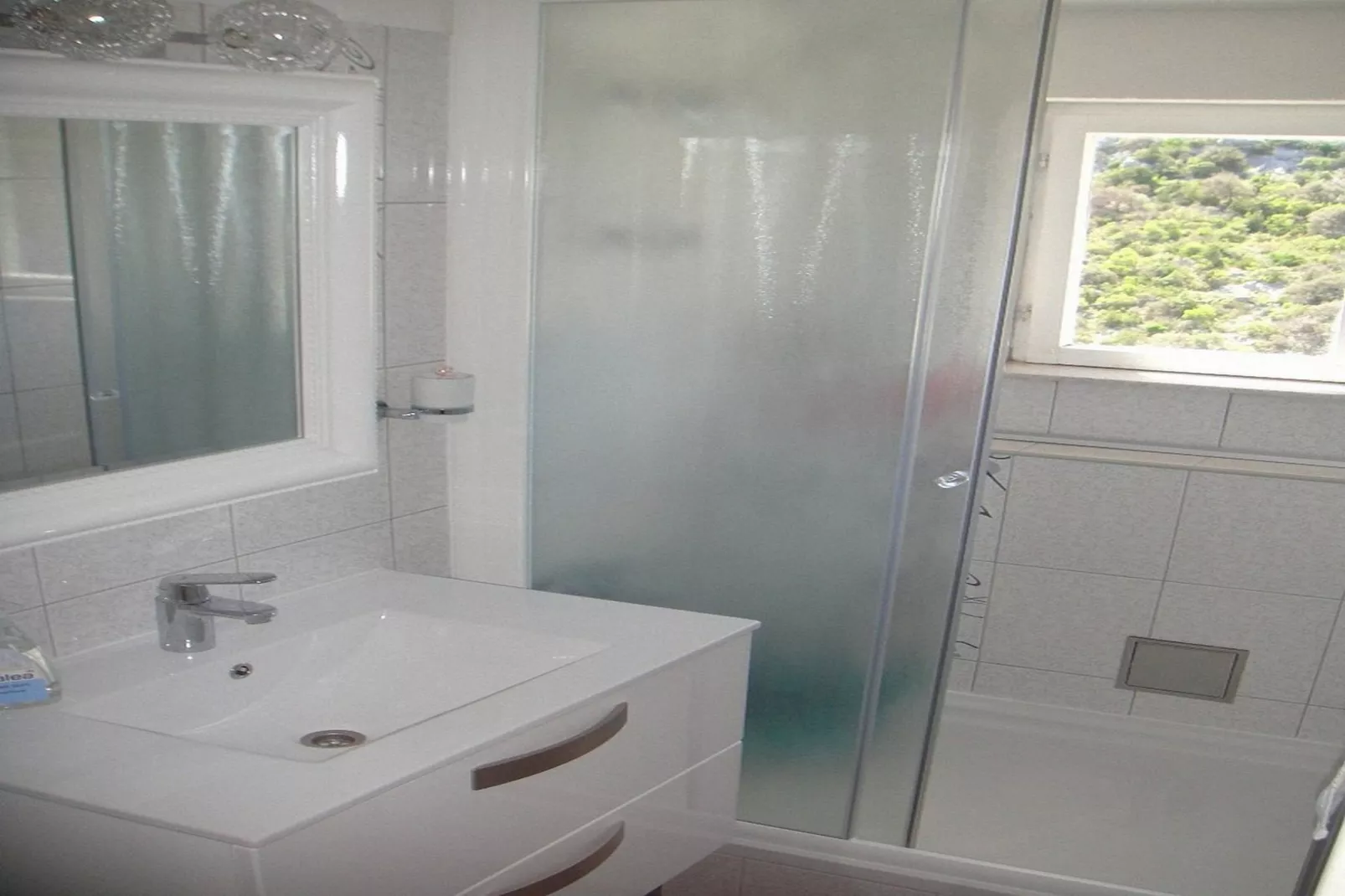 Wonderful Visinisce Apartments with Terrace and Sea Views - Comfort Two Bedroom Apartment (Owner 3) - Bathroom