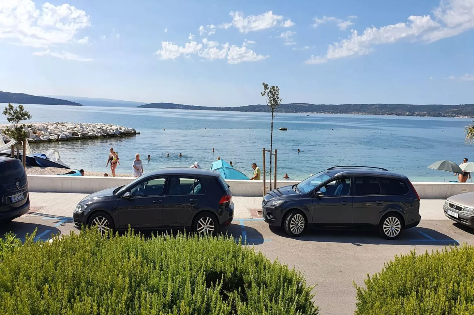 Spacious Apartment Steps from the Beach, with Private Terrace and Grill - Three Bedroom Apartment - Im Freien