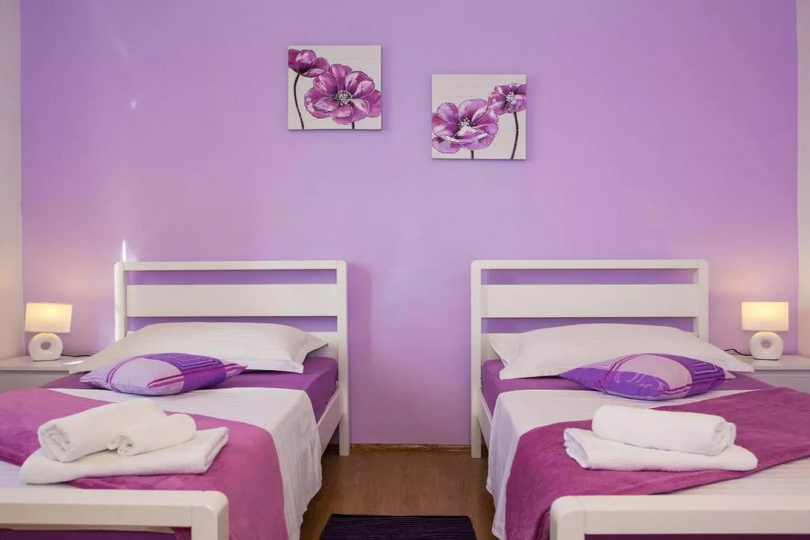 Spacious Holiday Home with Pool and Hot Tub in Kastel Stari - Four Bedroom Holiday Home with Pool - Bedroom