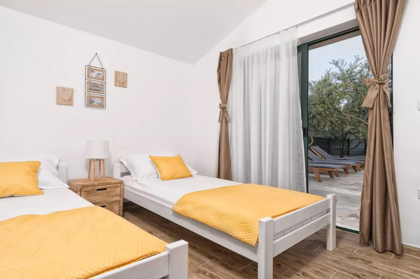 Hidden Gem Holiday Home with Pool in Kastel Stafilic - Two Bedroom Holiday Home with Pool - Bedroom