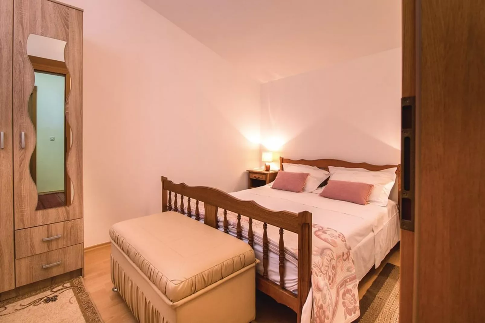 Picturesque Escape Holiday Home with Pool and Sauna - Four Bedroom Holiday Home with Sauna and Pool - Bedroom