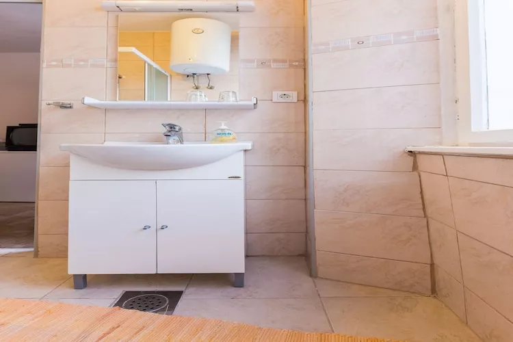 Secret & Stylish Hideaway Apartments Zadar Old Town - Double Room (owner Mila Room) - Badezimmer