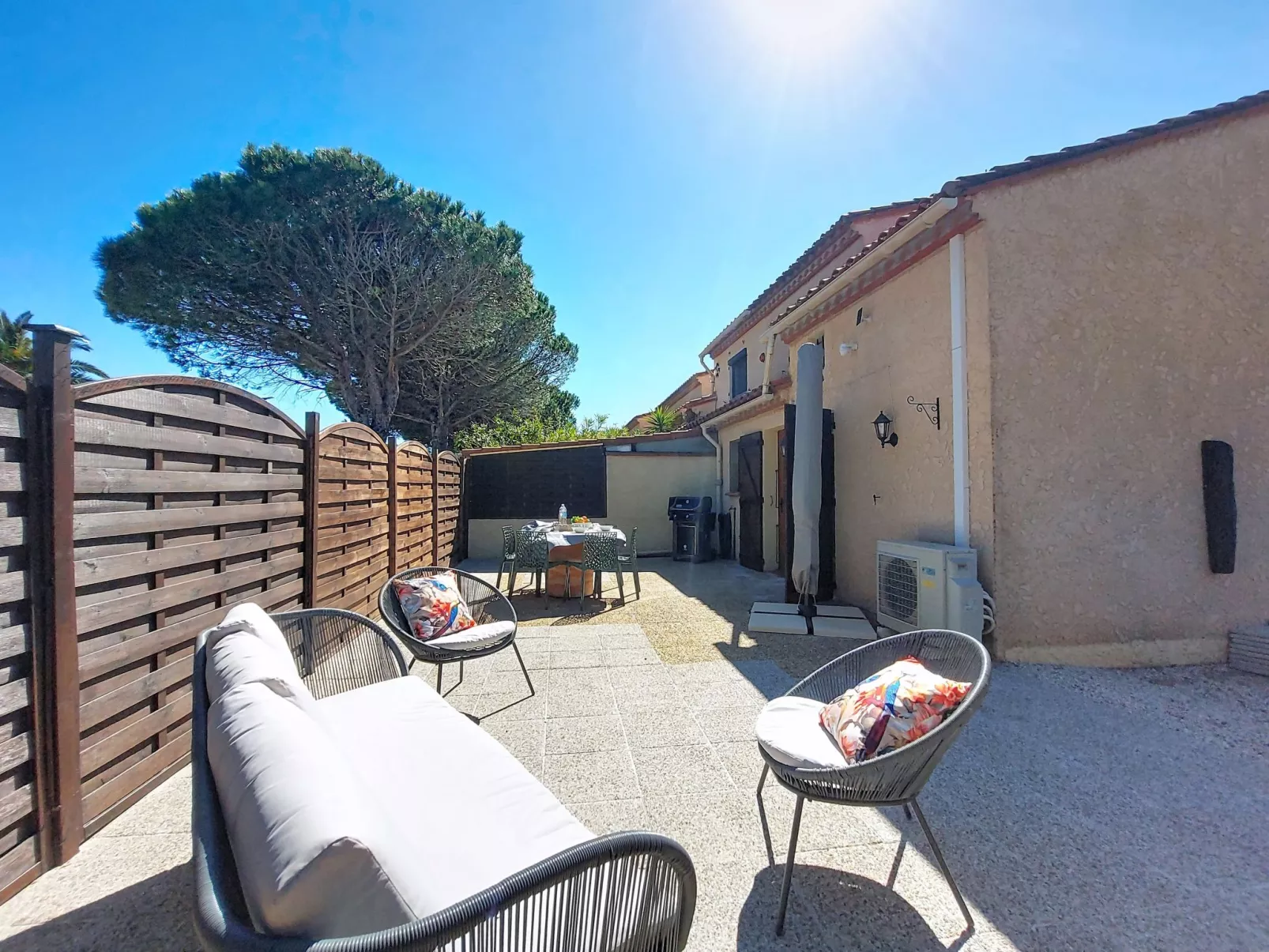 Le Mas des Oliviers - Outside