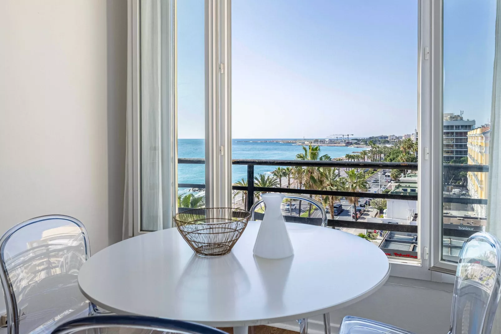 EM-211-ANGLAIS - Non tagué