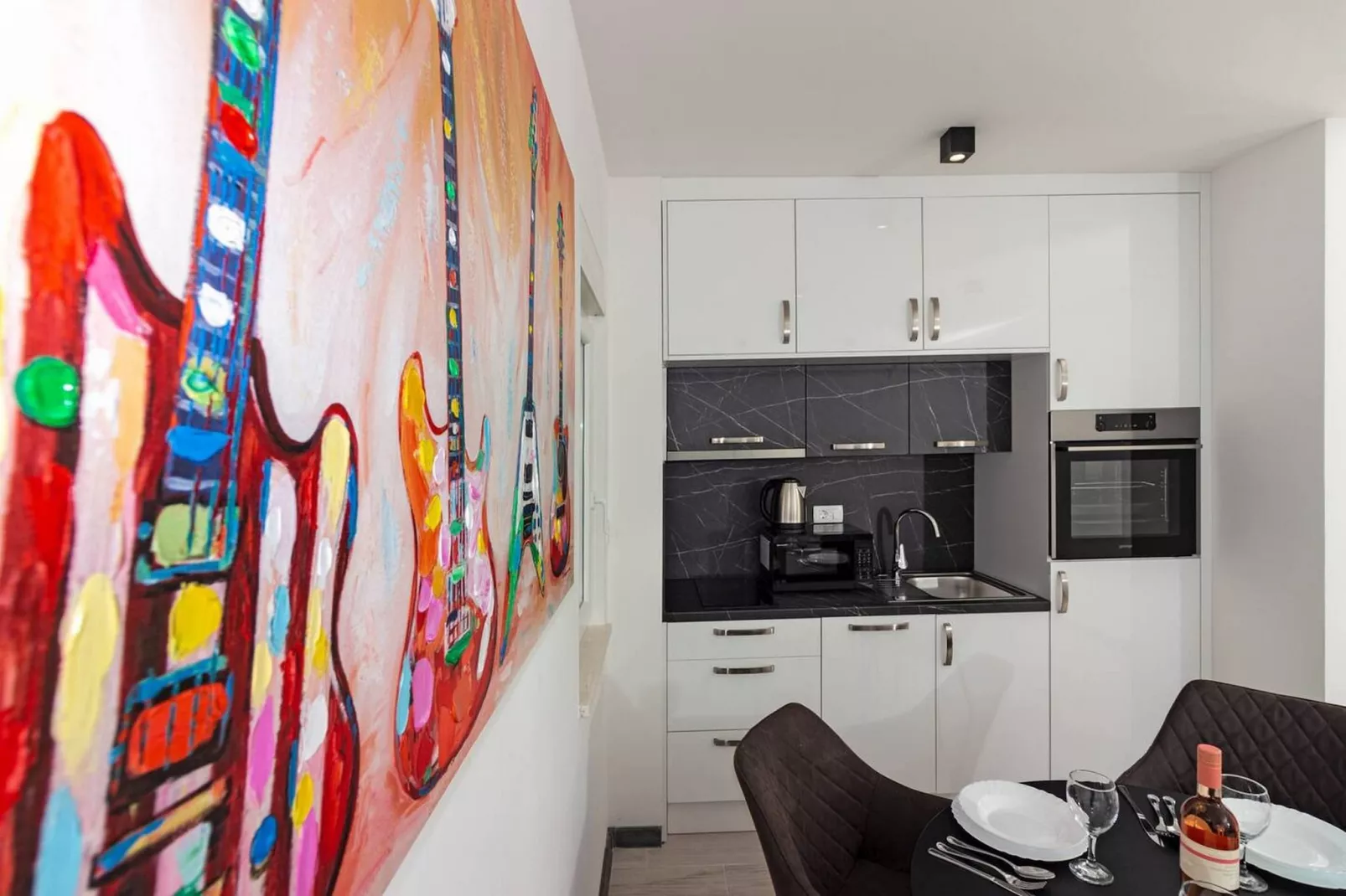 Modern Apartments with Private Balcony - Premium One Bedroom Apartment (Owner S2) - Küche