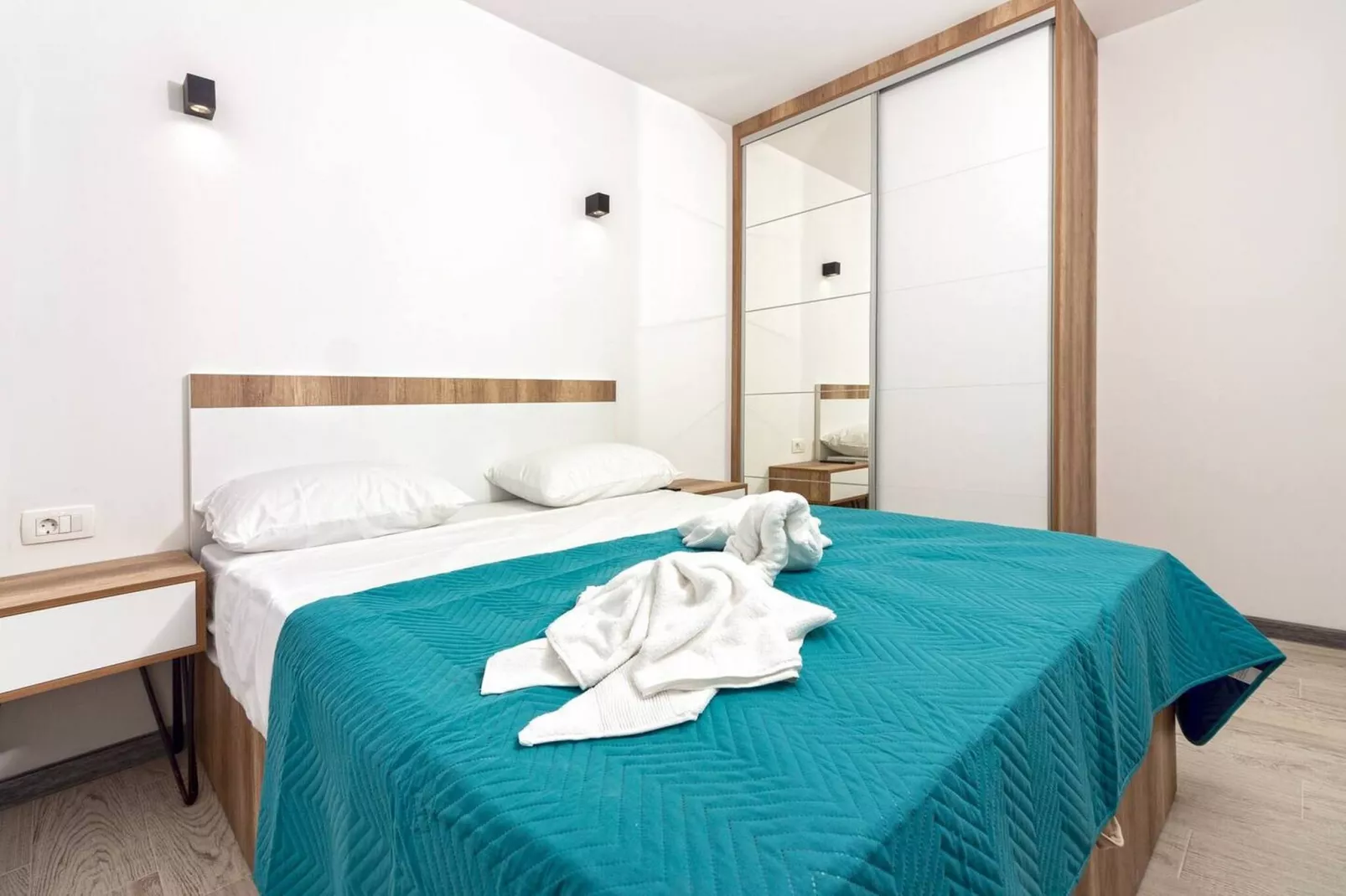 Modern Apartments with Private Balcony - Deluxe One Bedroom Apartment (Owner S3) - Schlafzimmer