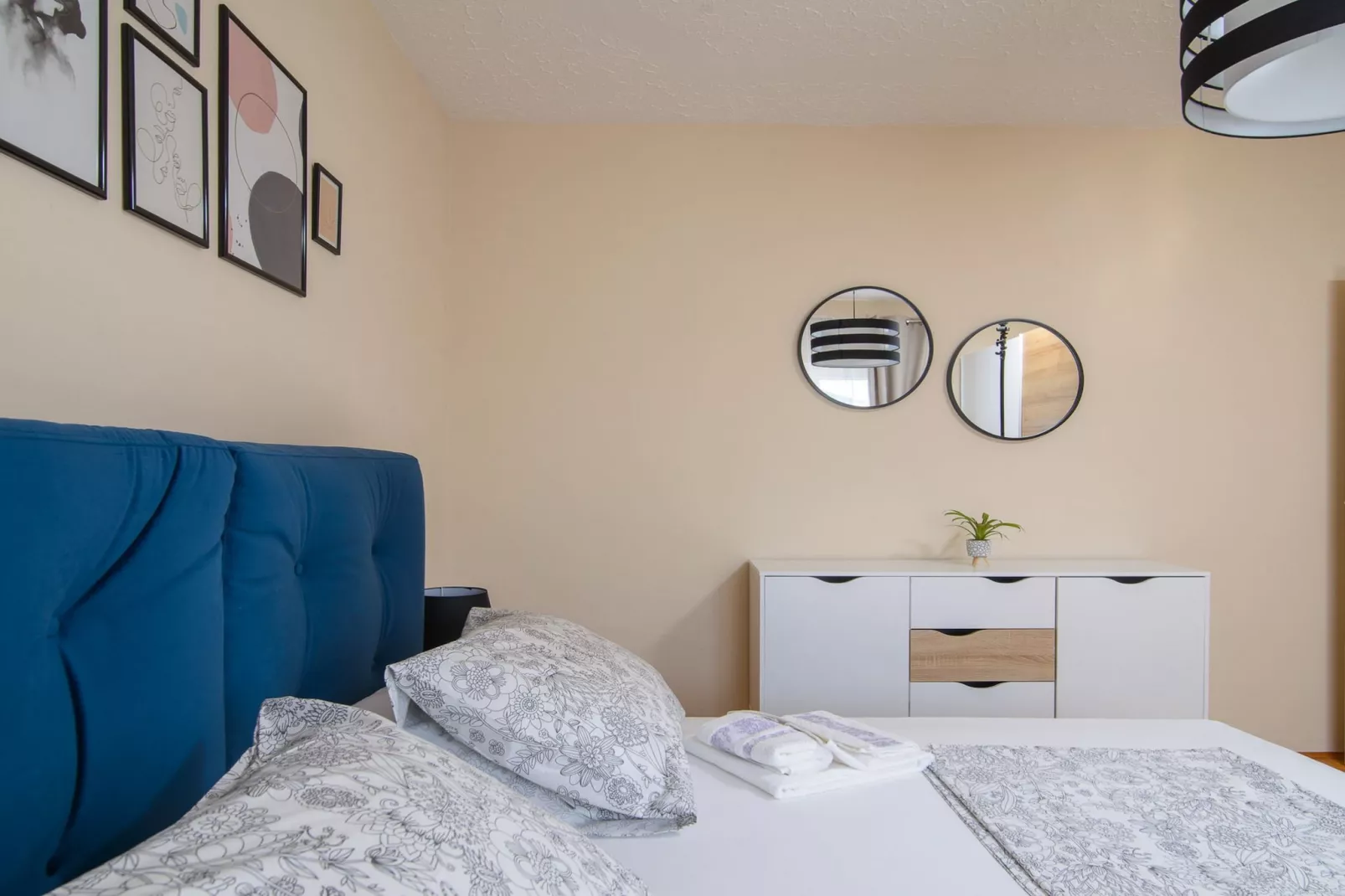 Modern Apartment Near Trogir Beach with Sea View Terrace and Lounge Area - Two Bedroom Apartment - Bedroom