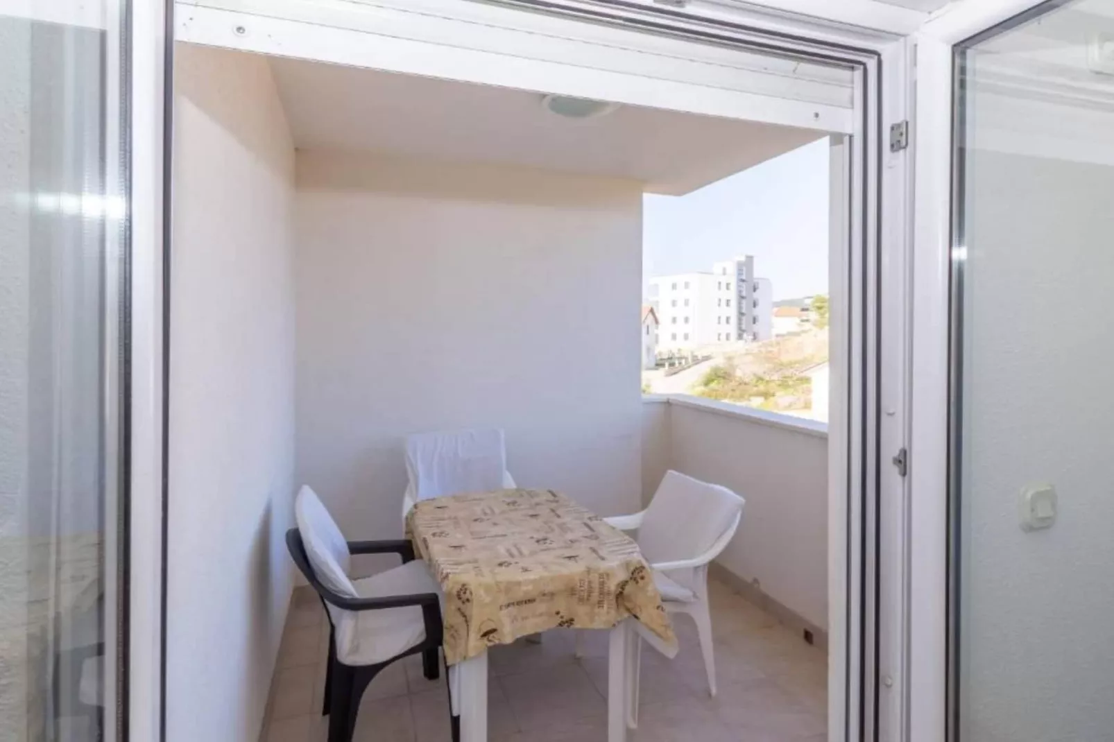 Charming and Cozy Okrug Gornji Apartment with Balcony - One Bedroom Apartment with Balcony - Terrasse/Balkon