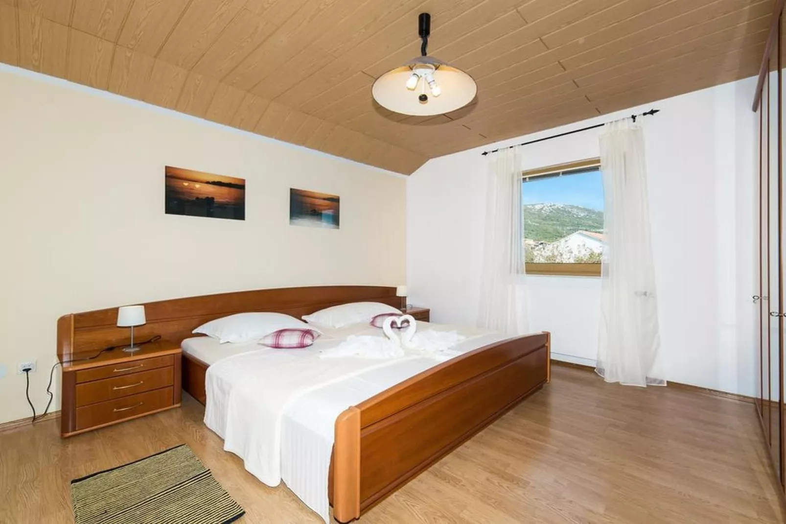 Spacious Holiday Home with Pool and Hot Tub in Kastel Stari - Four Bedroom Holiday Home with Pool - Bedroom