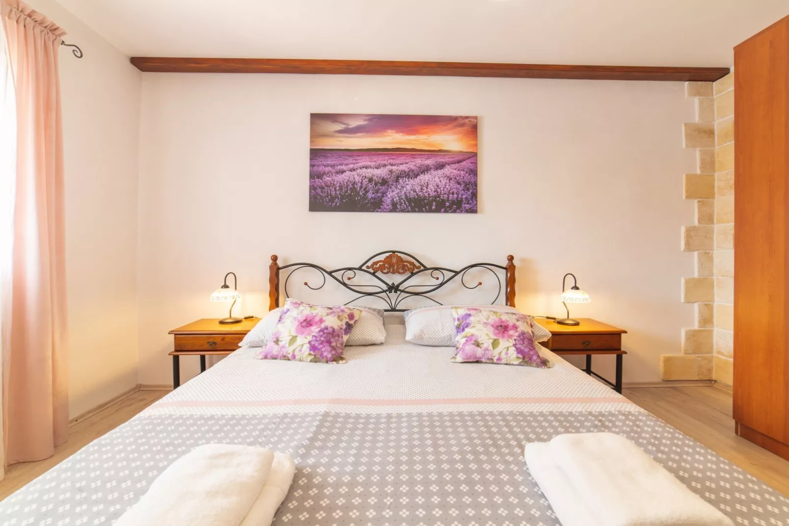 Serene Retreat Holiday Home with Pool - Two Bedroom Holiday Home with Pool - Schlafzimmer