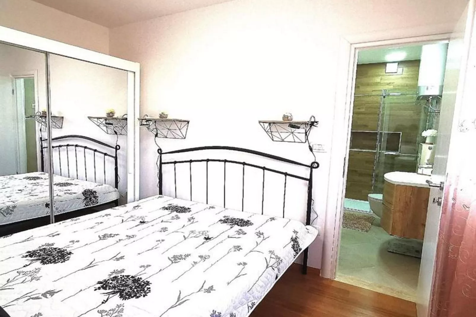 Luxury Apartment Okrug Gornji with Sea View and Pool - Three Bedroom Apartment with Sea View and Pool - Schlafzimmer