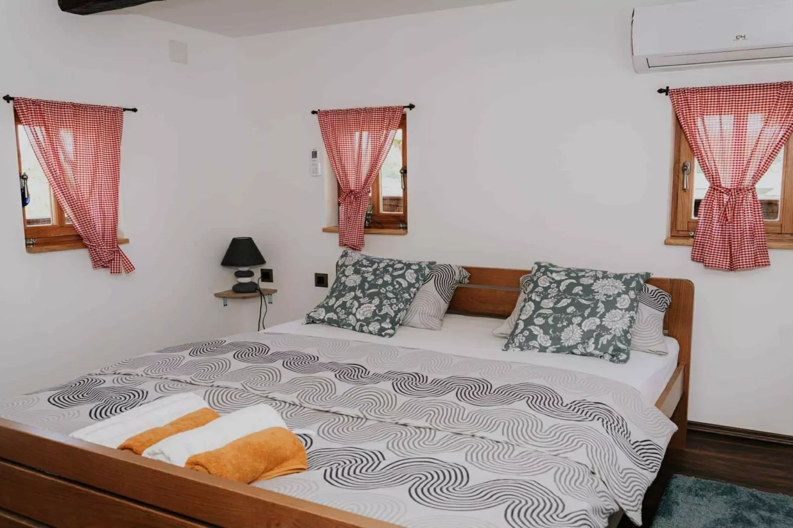 Holiday Home Šapat Šume - Three Bedroom Holiday Home  with Sauna and Hot-Tub - Schlafzimmer