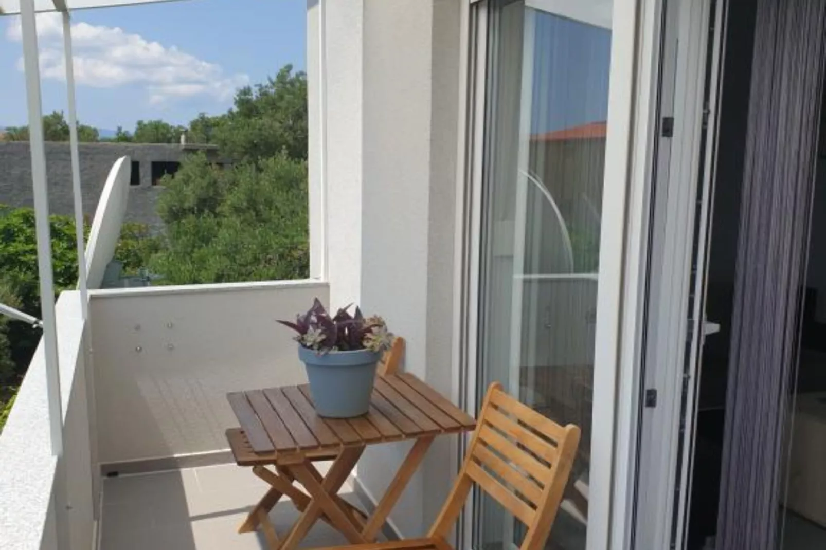 Peaceful Apartments Harfa-One Bedroom Apartment with Balcony and Partial Sea View 1 - Terrasse/Balkon