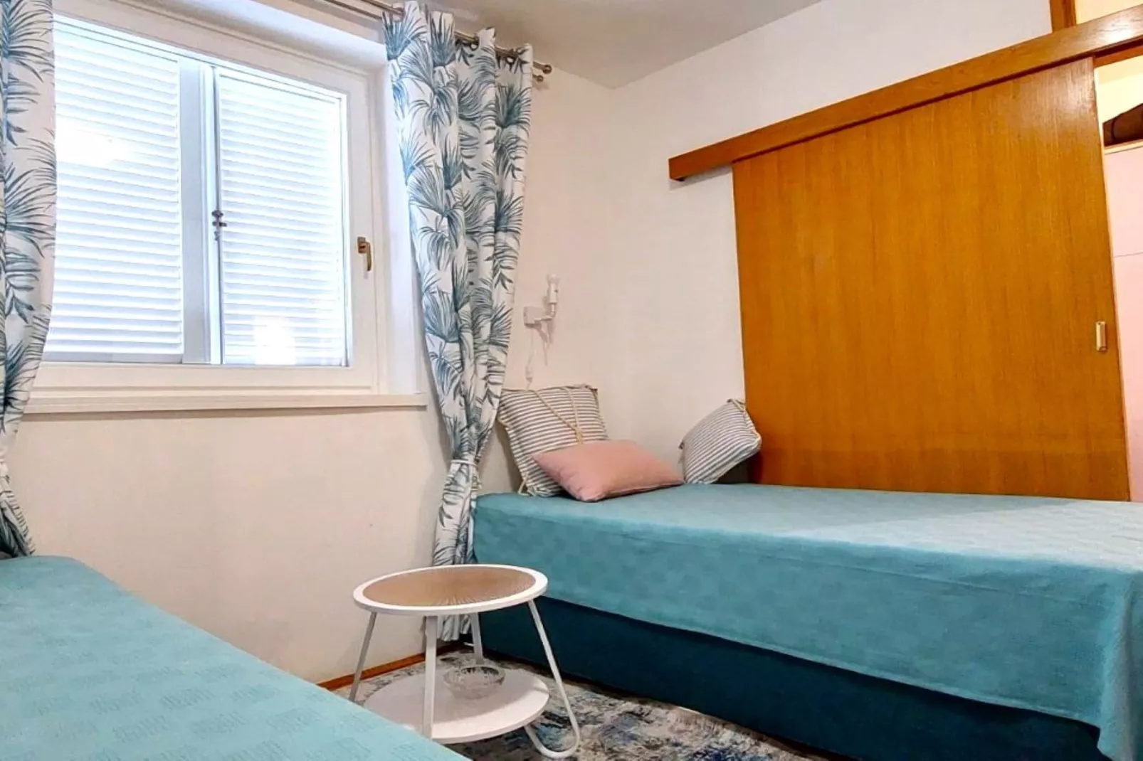 Charming Crikvenica Beachfront Apartment - One Bedroom Apartment - Chambre