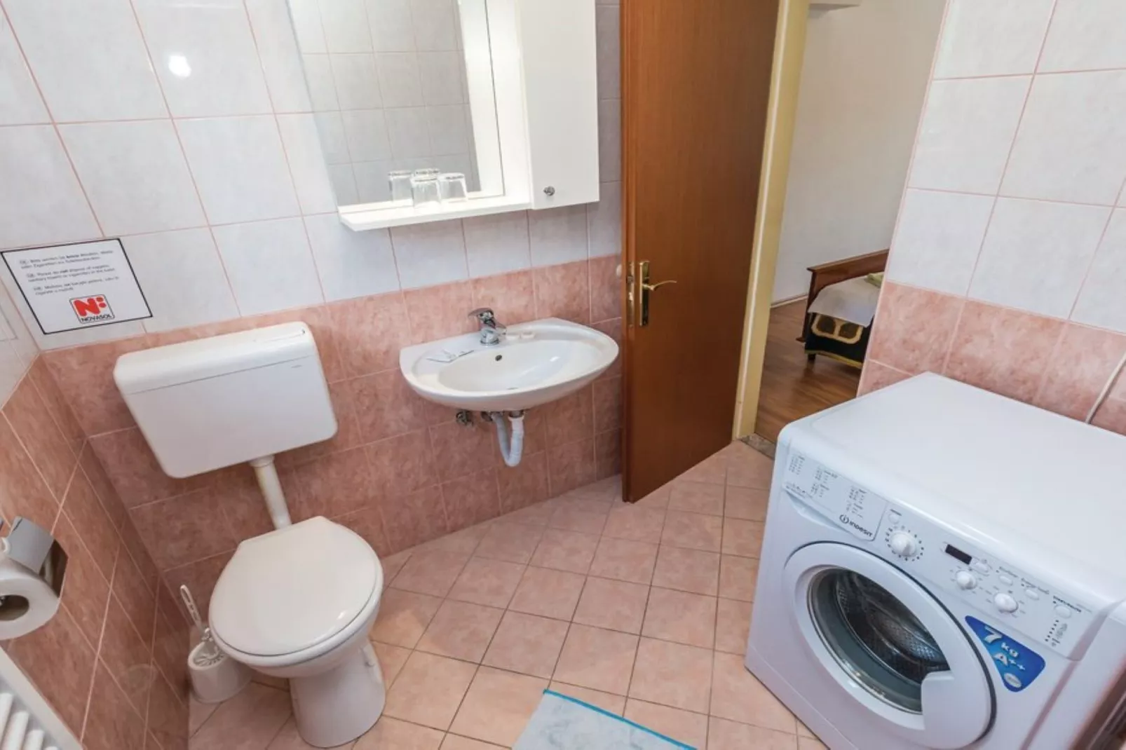 Scenic Seafront Brsec Apartment - Three Bedroom Apartment  with Terrace - Badezimmer