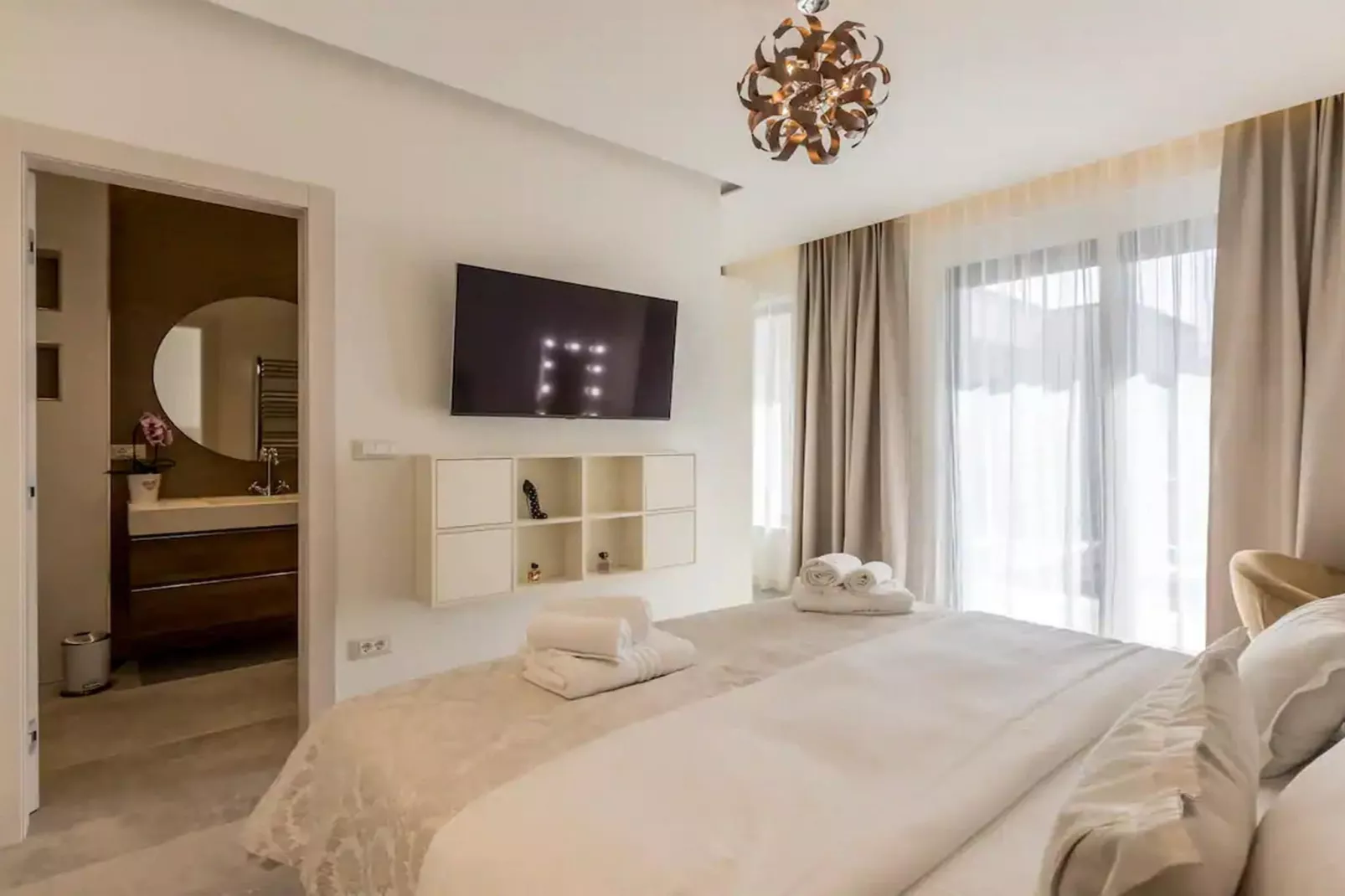Sophisticated Oasis Residence Villa with Pool - Three Bedroom Villa with Pool - Schlafzimmer