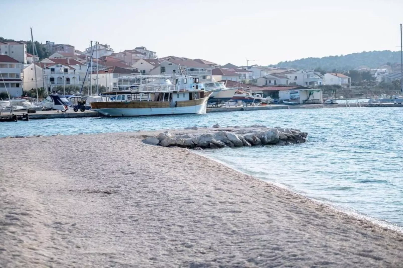 Charming and Cozy Okrug Gornji Apartment with Balcony - One Bedroom Apartment with Balcony - Ambiente