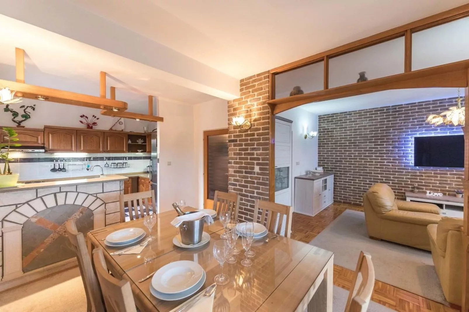 Relaxing Holiday Home with Pool, Fitness Area, and Entertainment Facilities - Six Bedroom Holiday Home - Esszimmer