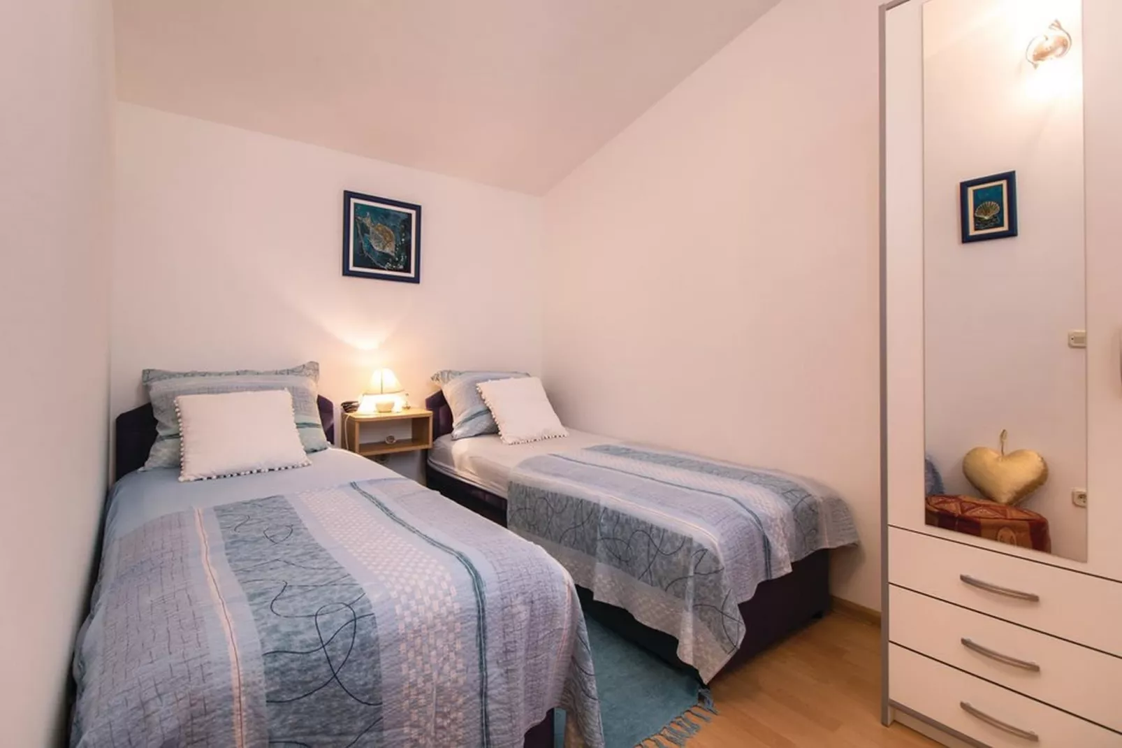 Picturesque Escape Holiday Home with Pool and Sauna - Four Bedroom Holiday Home with Sauna and Pool - Bedroom