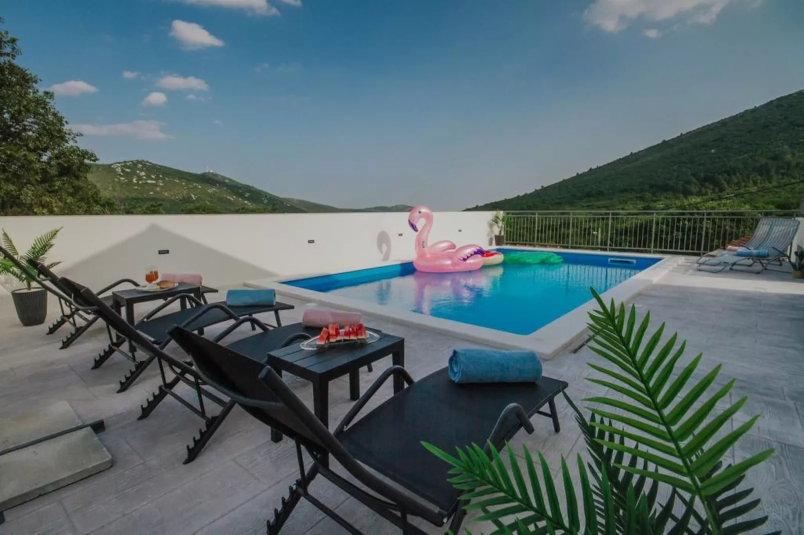 Tranquil Getaway Villa Prapatnica with Pool and Garden - Three  Bedroom Villa with Pool - Swimming pool
