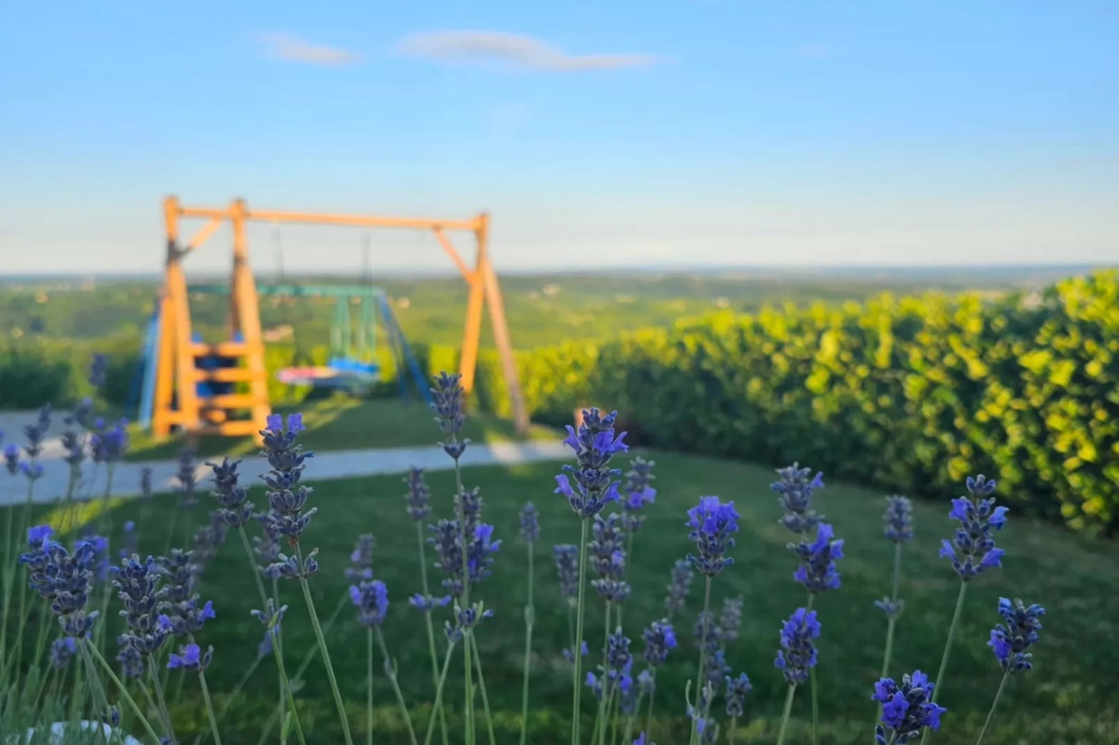 Villa Cerina - Three Bedorom Villa with Outdoor Swimming Pool - Garten Sommer
