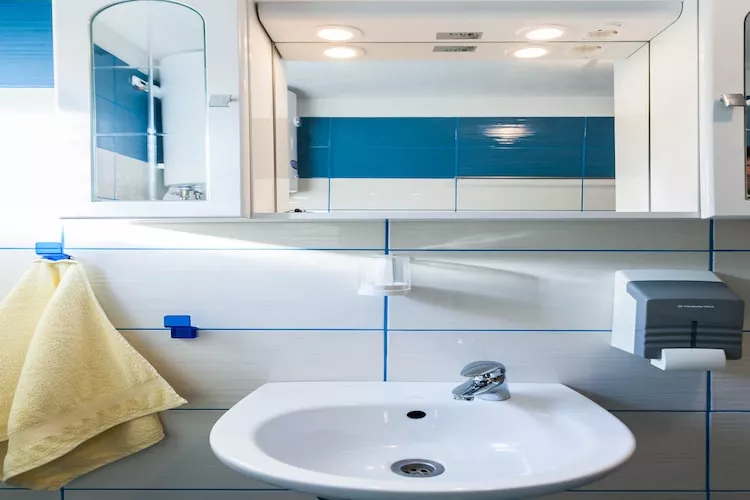 Cozy Apartments in Zadar with Sea and Mountain Views - Studio Apartment with Mountain View (owner 4) - Badezimmer