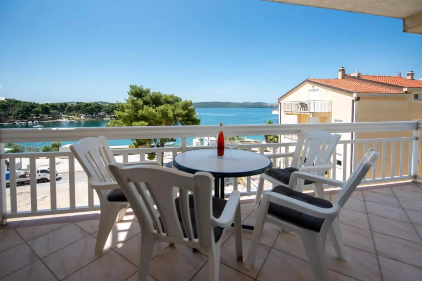 Villa Tomi - Standard One Bedroom Apartment (8) - Terrace balcony