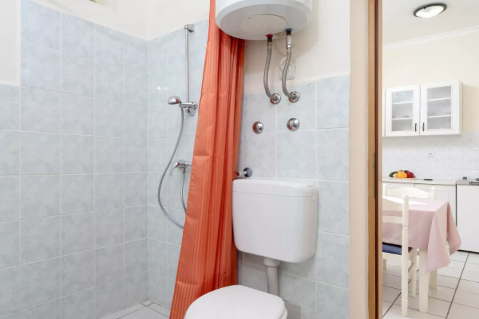Studio (A2) - Bathroom