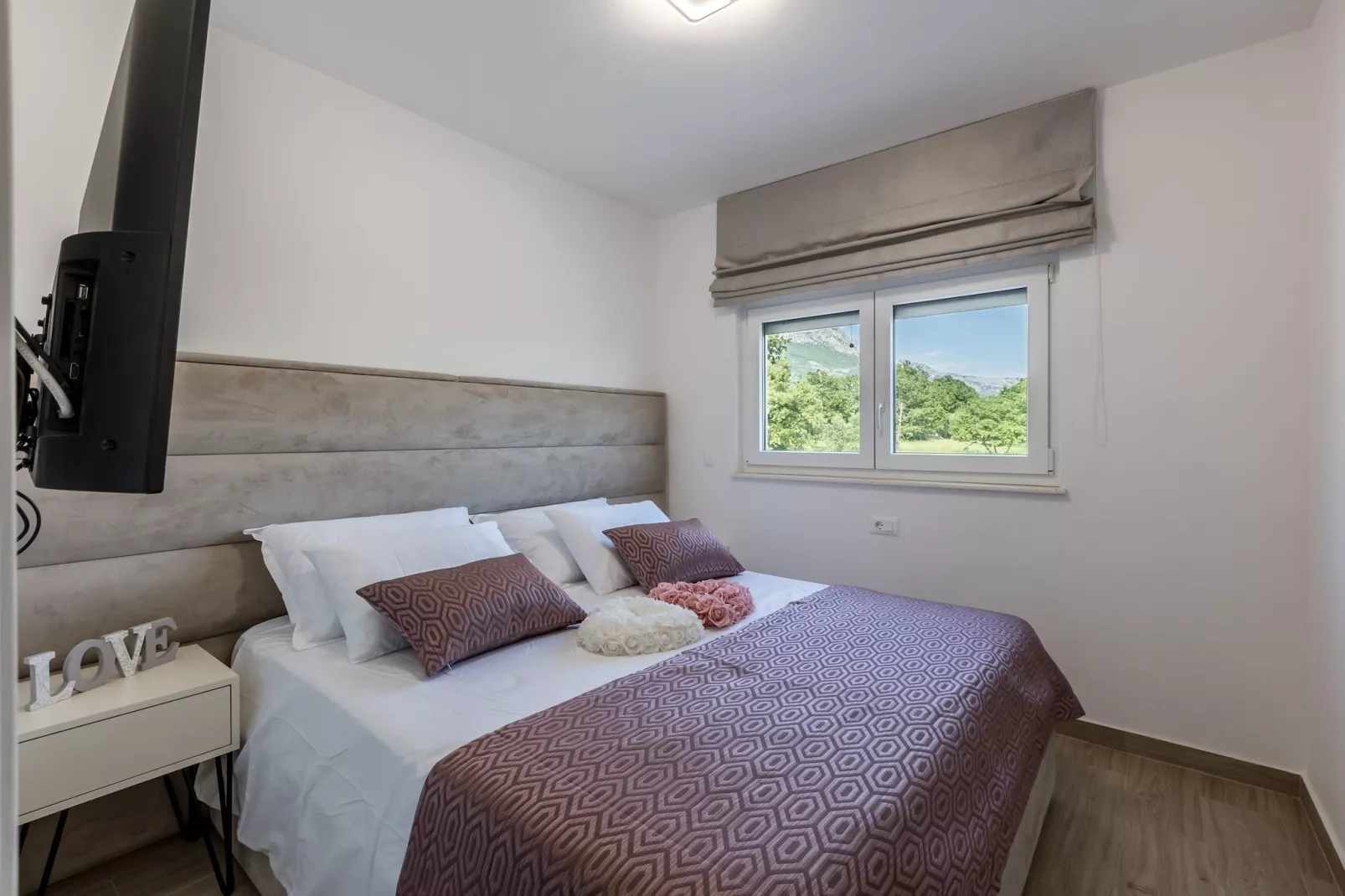 Scenic Kastel Luksic Apartments - Three Bedroom Apartment - Bedroom
