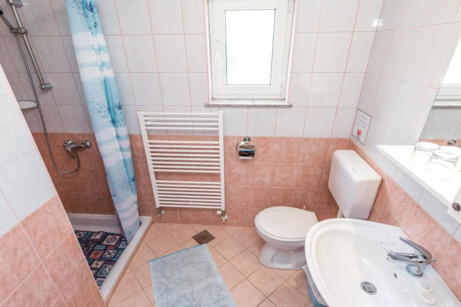 Scenic Seafront Brsec Apartment - Three Bedroom Apartment  with Terrace - Badezimmer