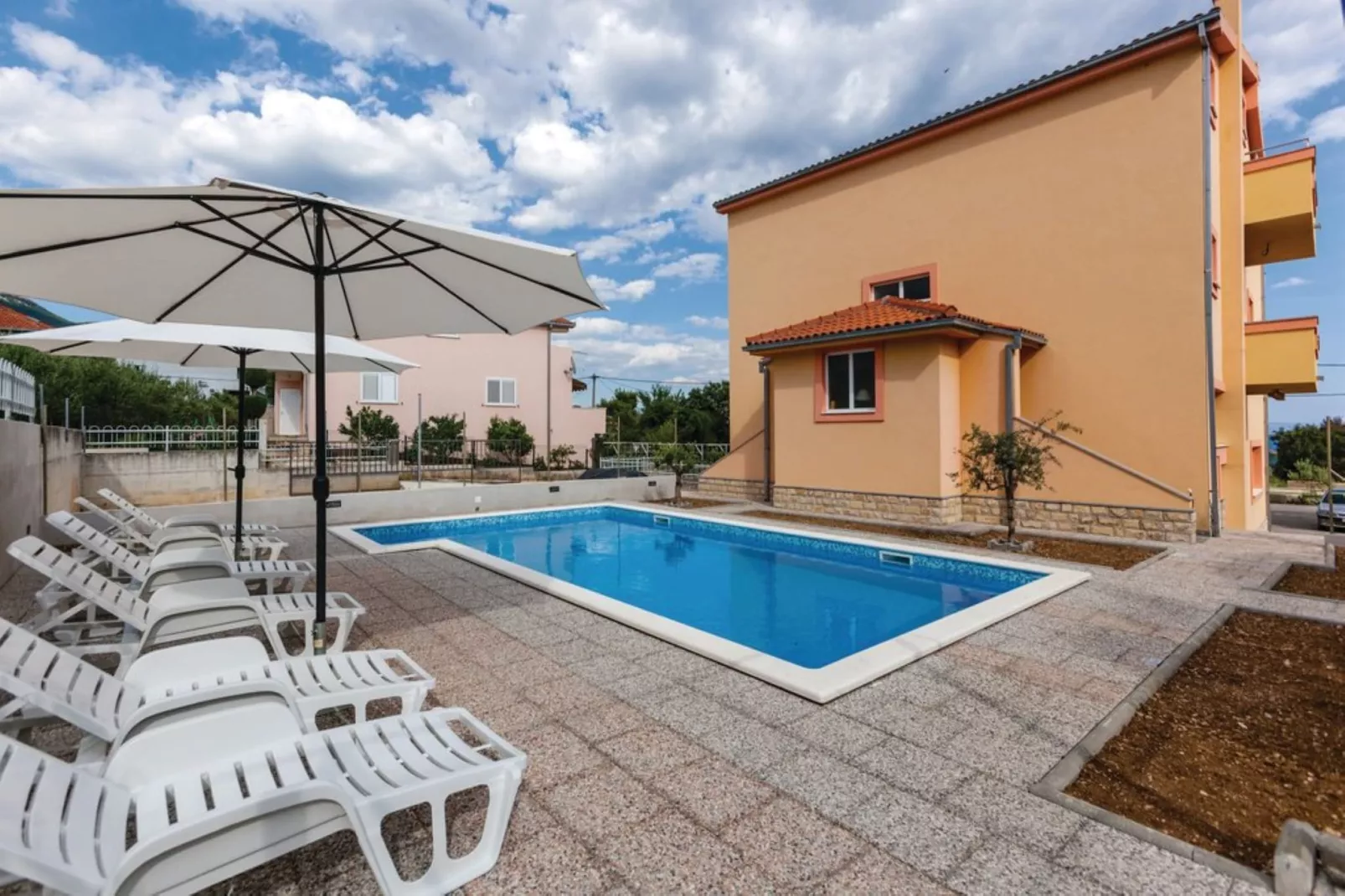 Chic and Stylish Kastel Novi Apartment with Pool - Five Bedroom Apartment With Pool - Schwimmbad