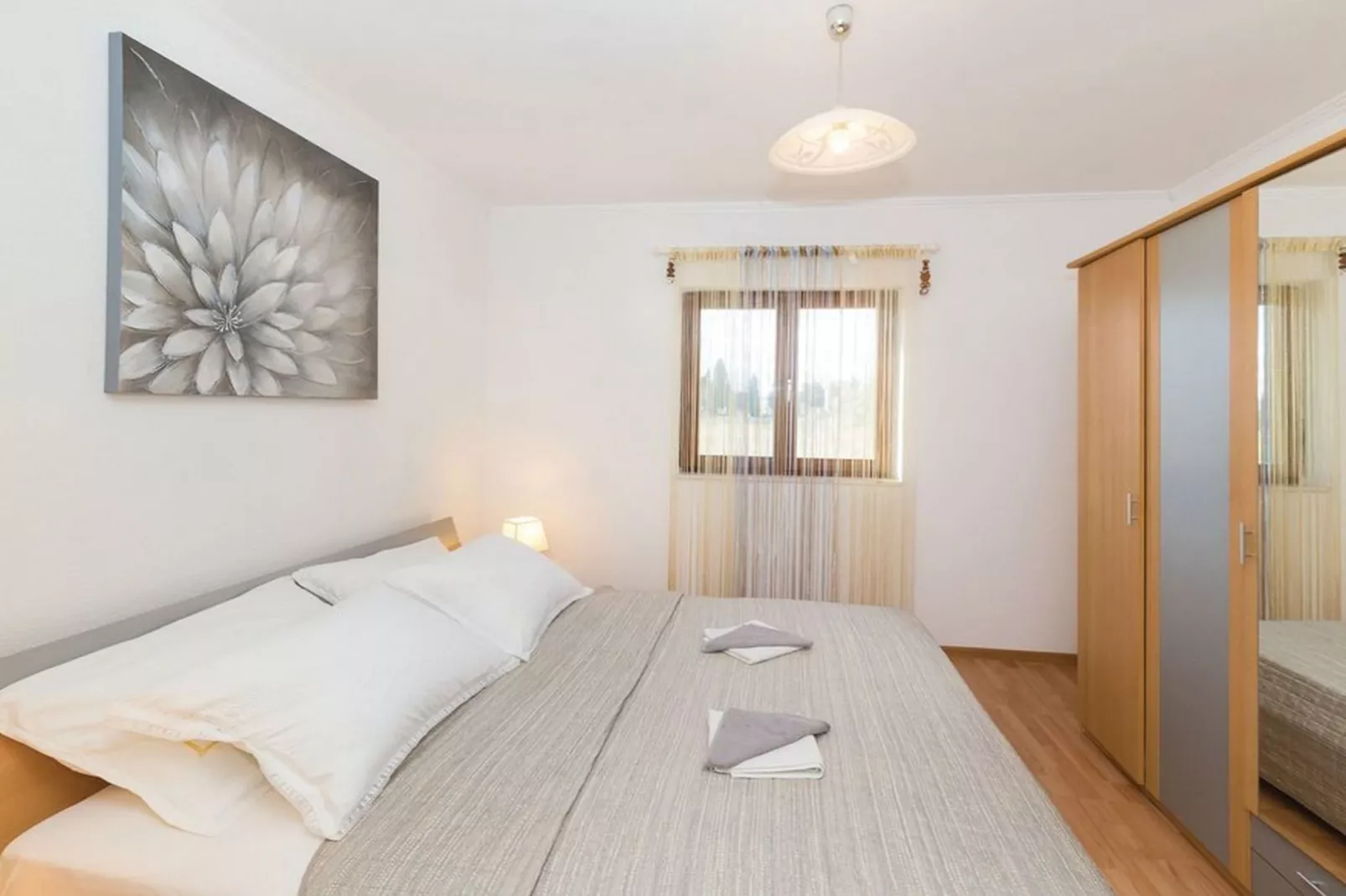 Mediterranean Stylish Villa with Pool in Kastel Stari - Six Bedroom Villa with Pool - Schlafzimmer