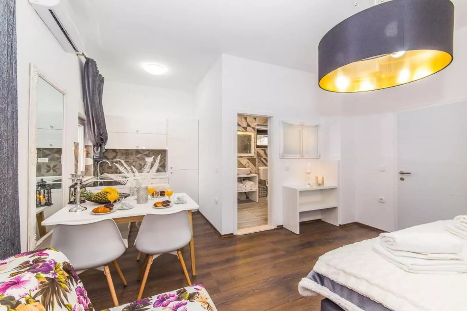 Charming Villa with Outdoor Pool, BBQ, and Sun Deck in Tranquil Kaštela Area - Five bedroom Villa - Bedroom